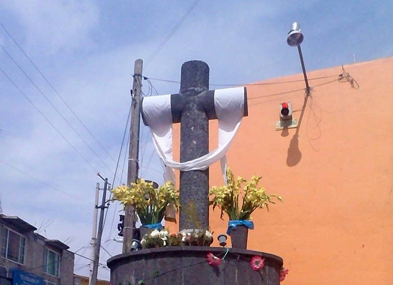 Cruz Barrio San Antonio